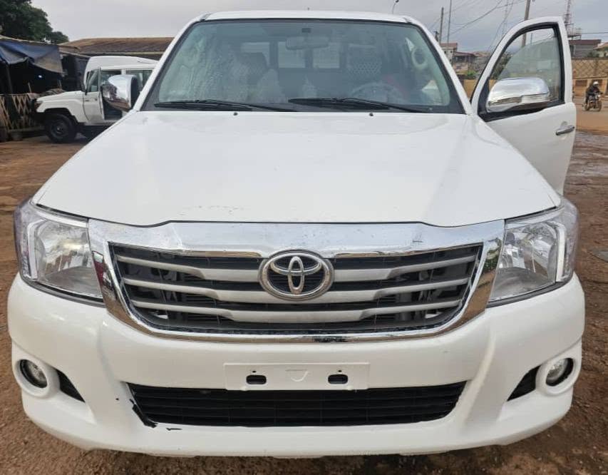 TOYOTA HILUX DB CAB
